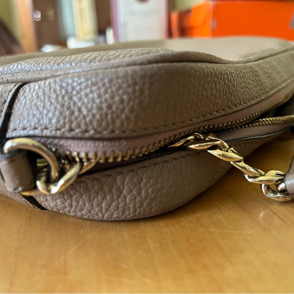 Michael Kors brown/tan cross body sling bag with chain Adjustable strap. - Picture 3 of 7